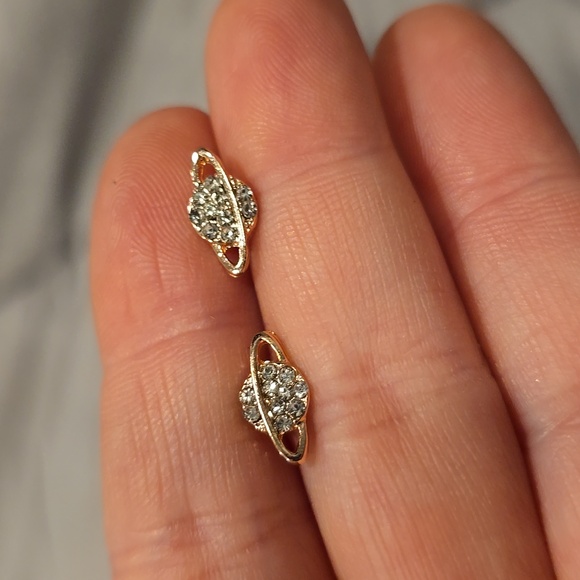 ❤️10/$30 New saturn planet earrings - Picture 1 of 2